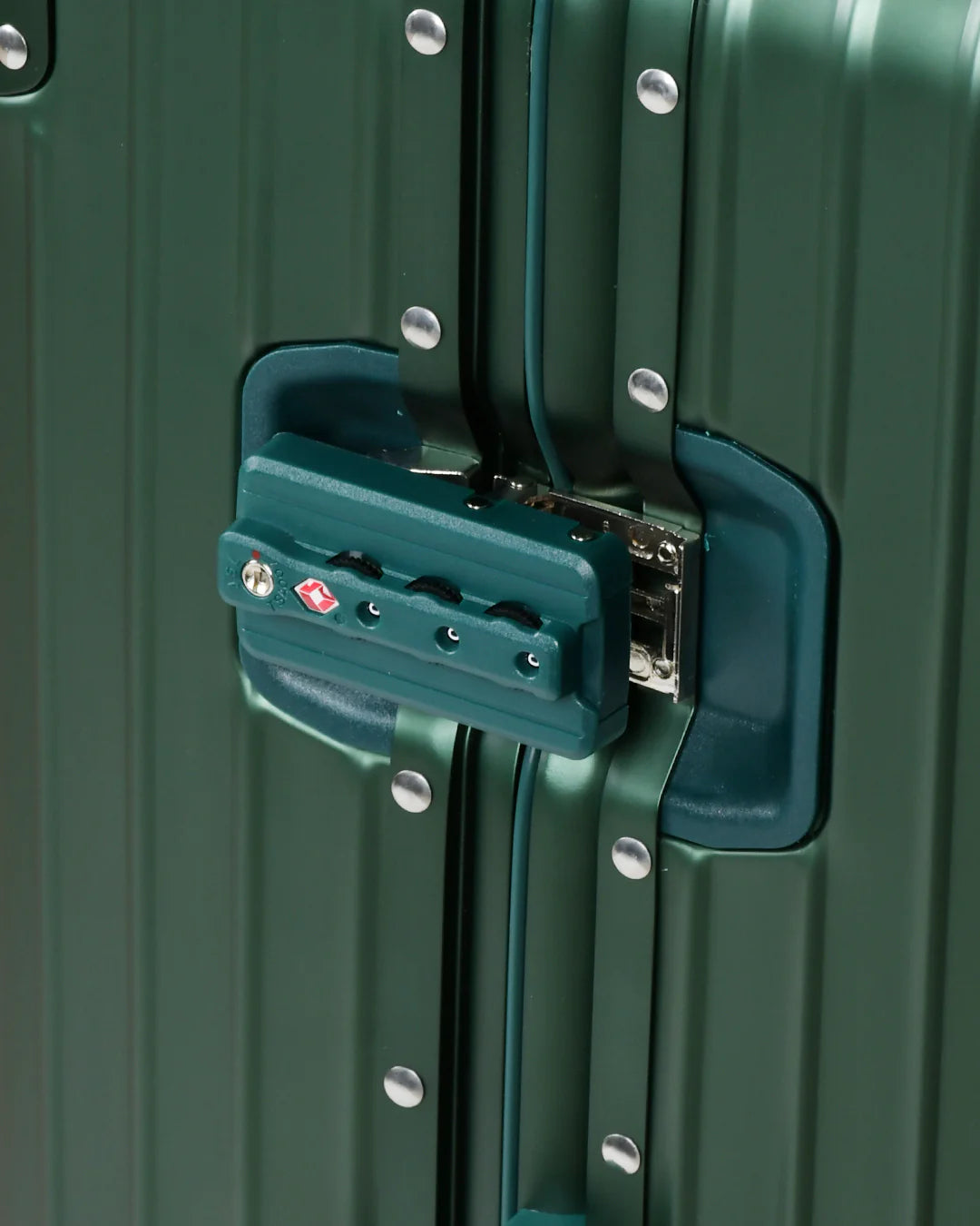 KarryOn, Titan Plus Aluminum Luggage Set - 29"/20" - Titanium Gold - Image 7