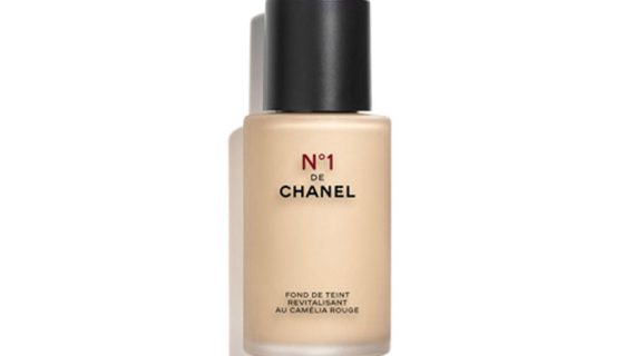 Chanel N°1 De Chanel Revitalising Foundation Illuminates - Hydrates - Protects - B20