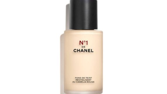 Chanel N°1 De Chanel Revitalising Foundation Illuminates - Hydrates - Protects - BD01