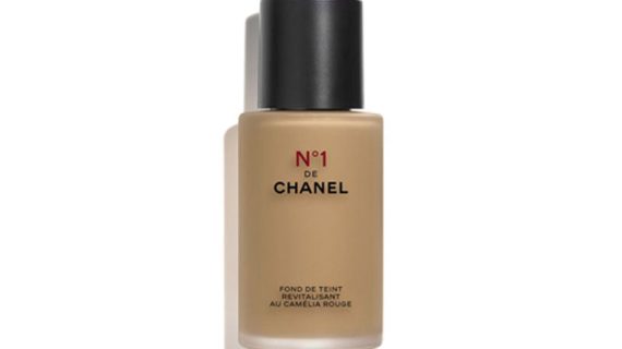 Chanel N°1 De Chanel Revitalising Foundation Illuminates - Hydrates - Protects - BD121