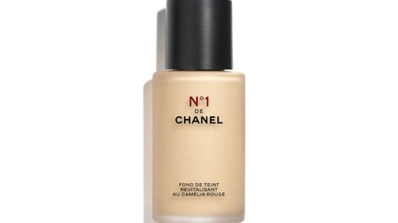 Chanel N°1 De Chanel Revitalising Foundation Illuminates - Hydrates - Protects - BD31
