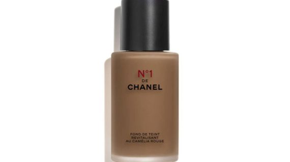 Chanel N°1 De Chanel Revitalising Foundation Illuminates - Hydrates - Protects - BR152
