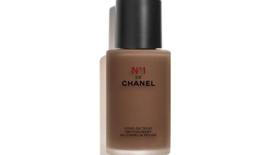 Chanel N°1 De Chanel Revitalising Foundation Illuminates - Hydrates - Protects - BR172