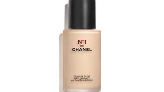 Chanel N°1 De Chanel Revitalising Foundation Illuminates - Hydrates - Protects - BR32