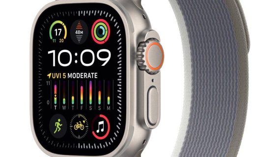 Apple Watch Ultra 2 GPS + Cellular – 49 mm Titanium Case with Green/Grey Trail Loop (S/M)